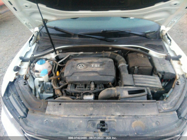 1VWAT7A33GC028944 Volkswagen Passat 1.8t S