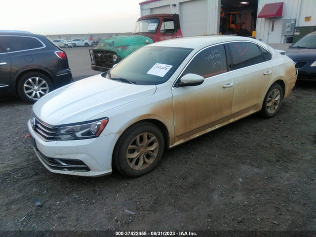 1VWAT7A33GC028944 Volkswagen Passat 1.8t S