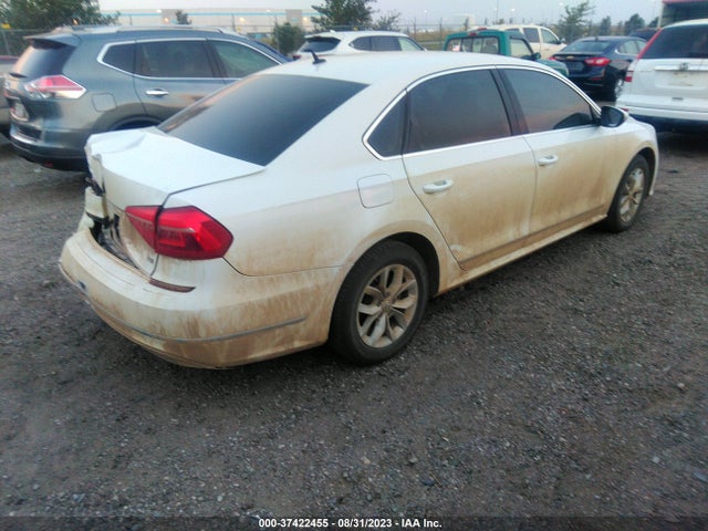 1VWAT7A33GC028944 Volkswagen Passat 1.8t S