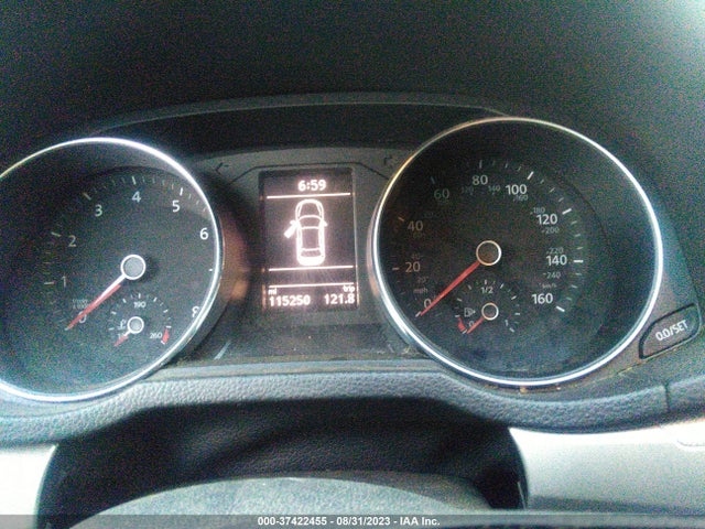 1VWAT7A33GC028944 Volkswagen Passat 1.8t S