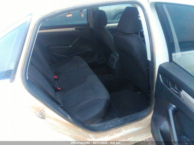 1VWAT7A33GC028944 Volkswagen Passat 1.8t S