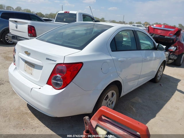 Chevrolet SONIC LS 2015 1G1JB5SH2F4137353 Image 4