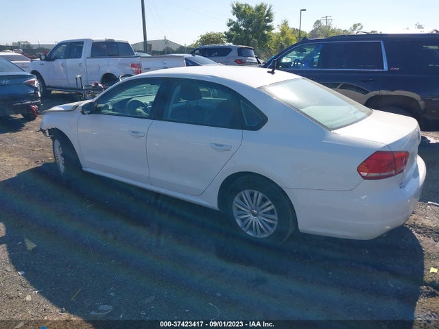 1VWAT7A39FC039669 Volkswagen Passat 1.8t S