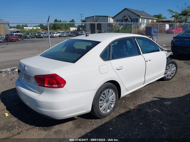 1VWAT7A39FC039669 Volkswagen Passat 1.8t S