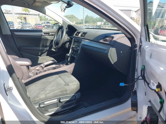 1VWAT7A39FC039669 Volkswagen Passat 1.8t S