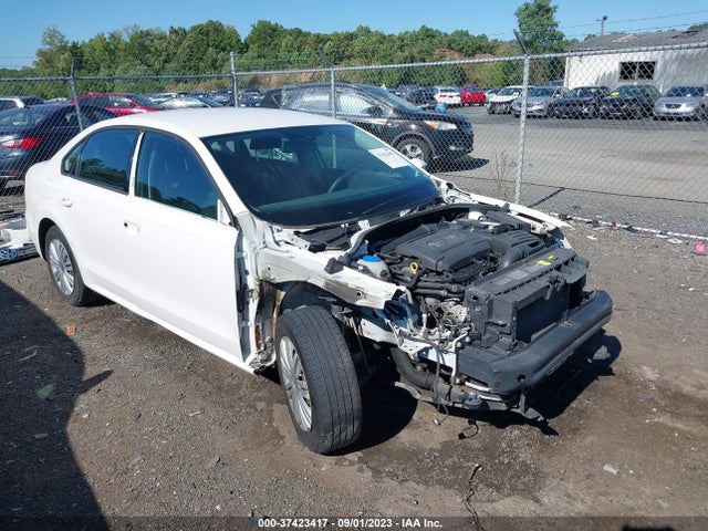 1VWAT7A39FC039669 Volkswagen Passat 1.8t S