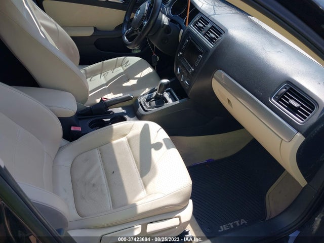 3VWD07AJ9FM260370 Volkswagen Jetta Sedan 1.8t Se W/connectivity
