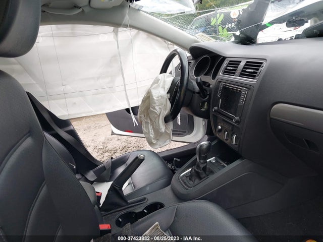 3VWDB7AJ8HM404066 Volkswagen Jetta 1.4t Se