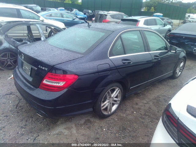 2013 MERCEDES-BENZ C 300 SPORT 4MATIC/LUXURY 4MATIC VIN: WDDGF8ABXDR271358