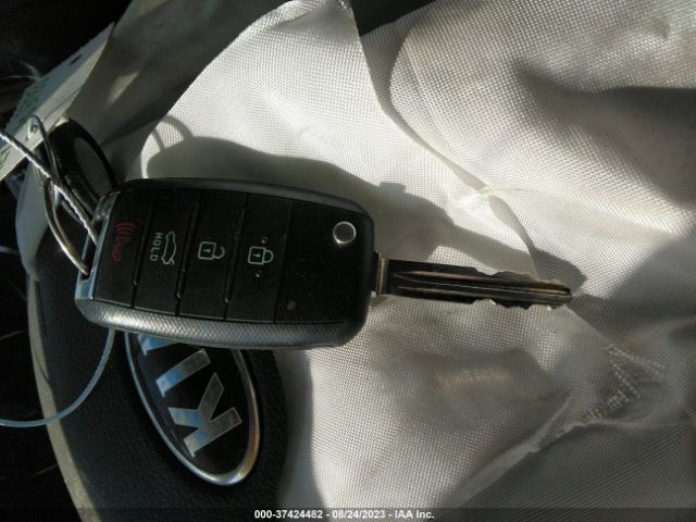3KPFK4A75JE194203 KIA FORTE LX