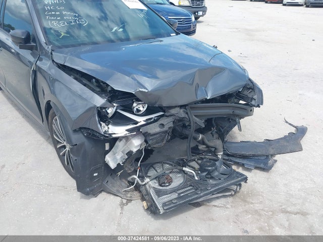 3VWD17AJ9GM291665 Volkswagen Jetta Sedan 1.8t Sport