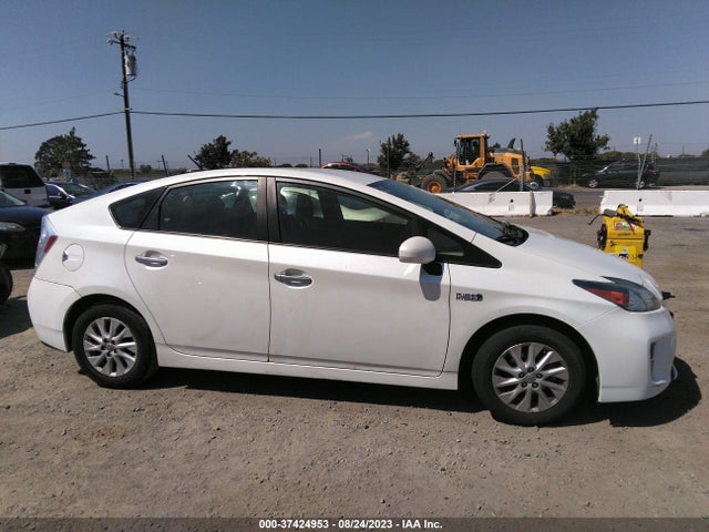 Toyota PRIUS PLUG-IN 2015 JTDKN3DPXF3071328 Image 13