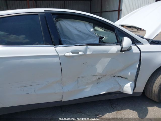 3FA6P0UUXER252130 Ford Fusion S Hybrid