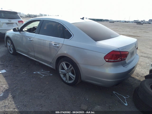 1VWBT7A34EC055569 Volkswagen Passat Se W/sunroof