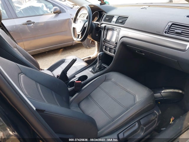 1VWDT7A33HC073512 Volkswagen Passat R-line W/comfort Pkg