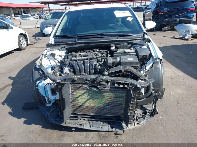 2018 HYUNDAI ELANTRA SE VIN: 5NPD74LF0JH261234