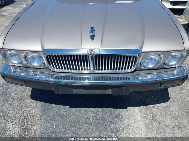 1988 JAGUAR VANDENPLAS VIN: SAJKV1645JC533361