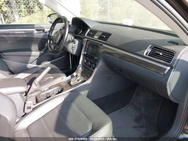 1VWBA7A38JC012661 Volkswagen Passat 2.0t Se