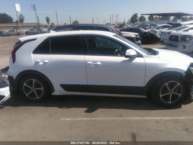 KNDCP3LE5P5069958 KIA NIRO LX