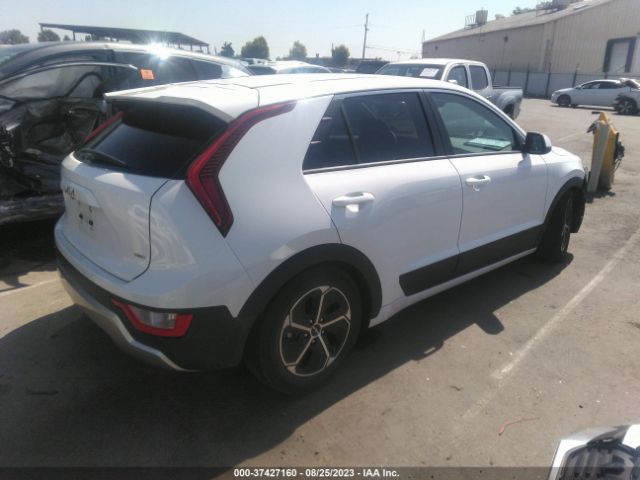 KNDCP3LE5P5069958 KIA NIRO LX
