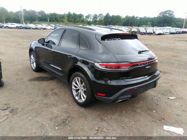 2022 PORSCHE MACAN WP1AA2A55NLB00607 Photo 2