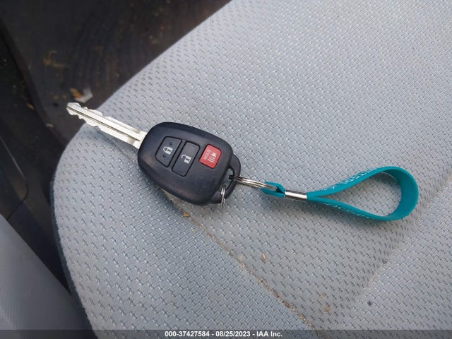 Toyota Prius C One/three/two/four 2014 JTDKDTB31E1567762 Image 11