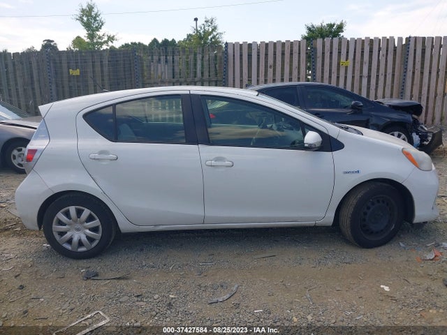 Toyota Prius C One/three/two/four 2014 JTDKDTB31E1567762 Image 13