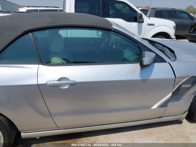 1ZVBP8EMXE5285506 Ford Mustang V6
