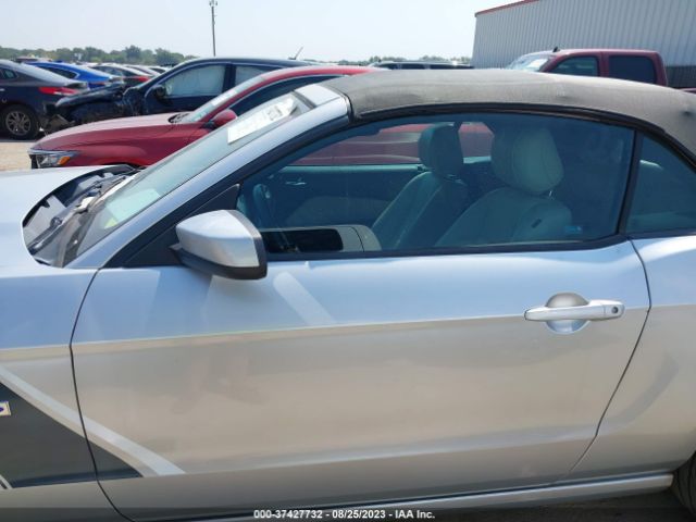 1ZVBP8EMXE5285506 Ford Mustang V6
