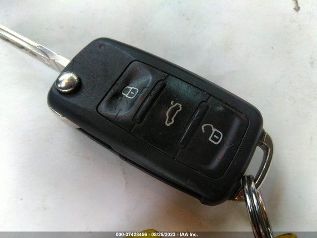 1VWAT7A3XHC076135 Volkswagen Passat 1.8t S