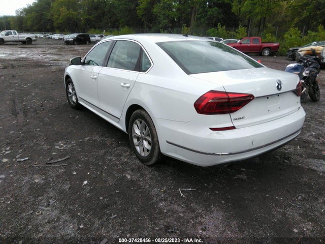 1VWAT7A3XHC076135 Volkswagen Passat 1.8t S