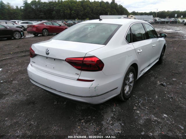 1VWAT7A3XHC076135 Volkswagen Passat 1.8t S