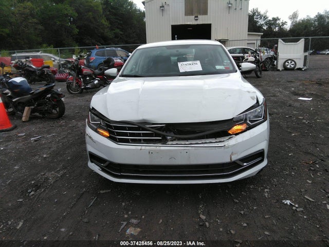 1VWAT7A3XHC076135 Volkswagen Passat 1.8t S