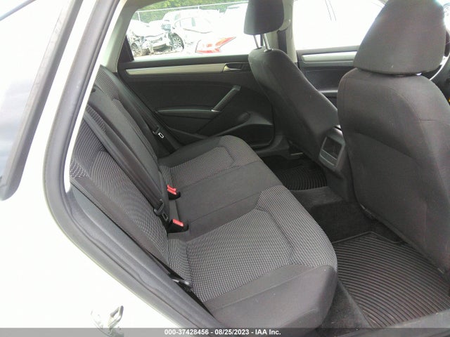 1VWAT7A3XHC076135 Volkswagen Passat 1.8t S