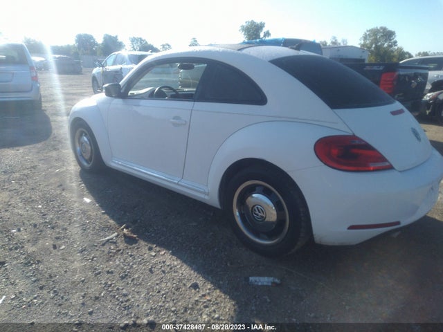 2013 VOLKSWAGEN BEETLE COUPE 2.5L W/SUN VIN: 3VWJX7AT3DM611786