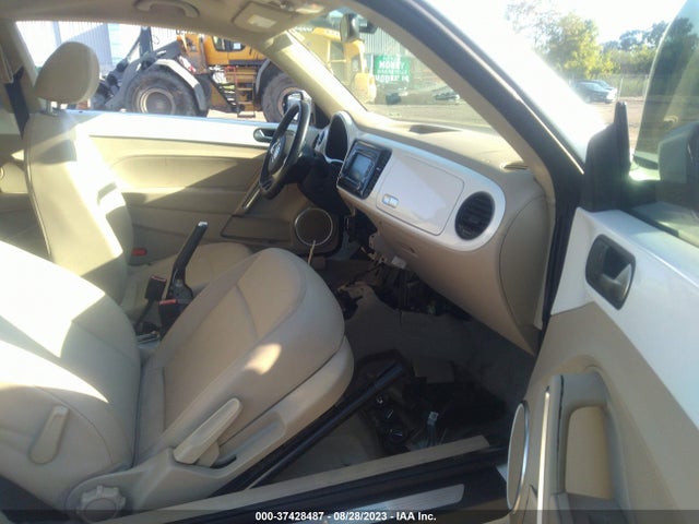 2013 VOLKSWAGEN BEETLE COUPE 2.5L W/SUN VIN: 3VWJX7AT3DM611786