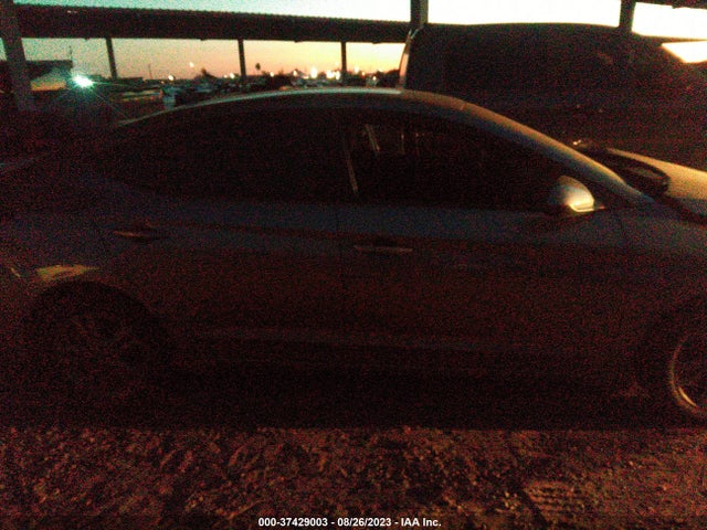 Hyundai ELANTRA SEL 2018 5NPD84LF0JH395111 Image 5