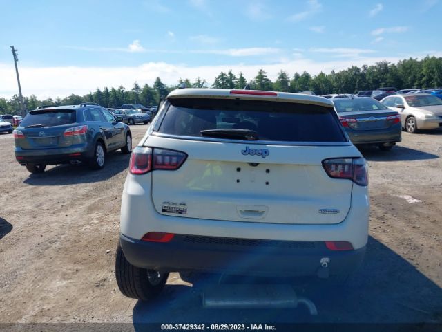3C4NJDBB2KT704098 Jeep Compass Latitude