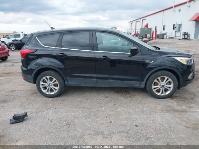 1FMCU9GD3KUB29520 Ford ESCAPE SE
