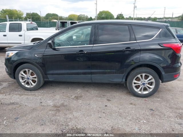 1FMCU9GD3KUB29520 Ford ESCAPE SE