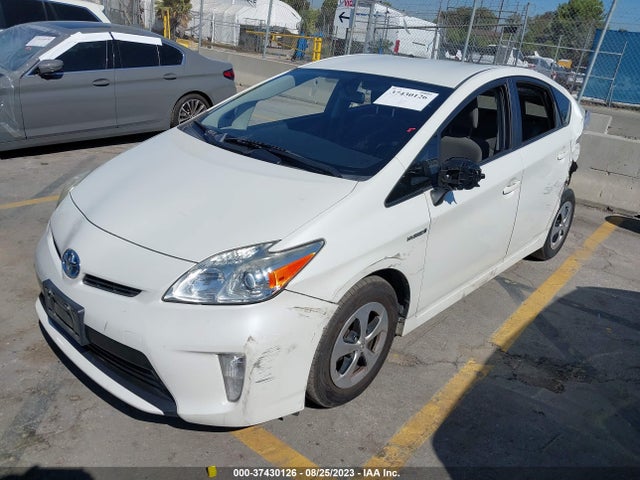 Toyota Prius Four 2015 JTDKN3DU8F0455440 Image 2