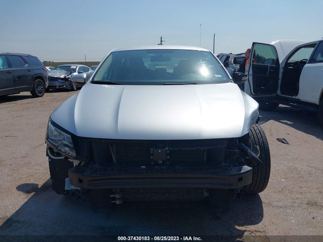 1VWAA7A38JC028001 Volkswagen Passat 2.0t S/r-line
