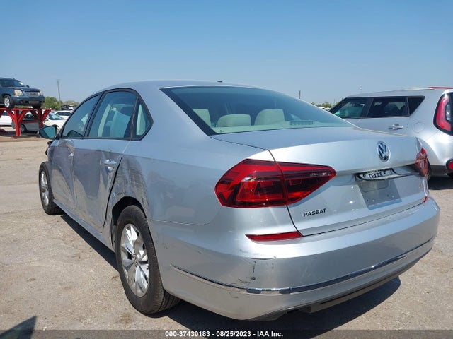 1VWAA7A38JC028001 Volkswagen Passat 2.0t S/r-line