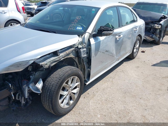 1VWAA7A38JC028001 Volkswagen Passat 2.0t S/r-line