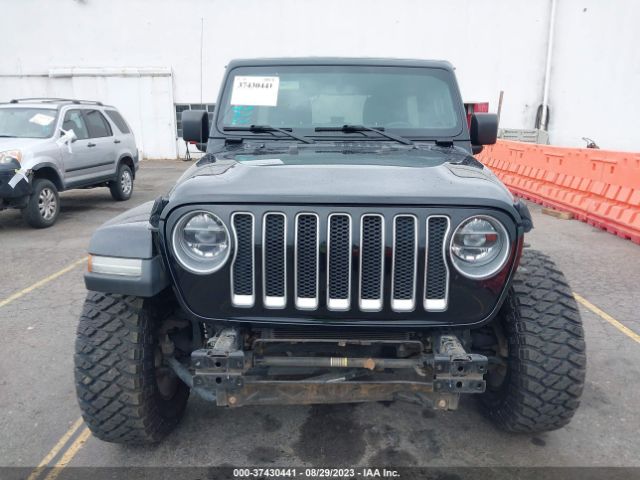 1C4HJXEG8JW164724 Jeep Wrangler Unlimited Sahara