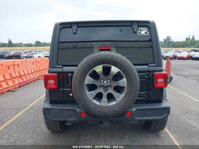 1C4HJXEG8JW164724 Jeep Wrangler Unlimited Sahara