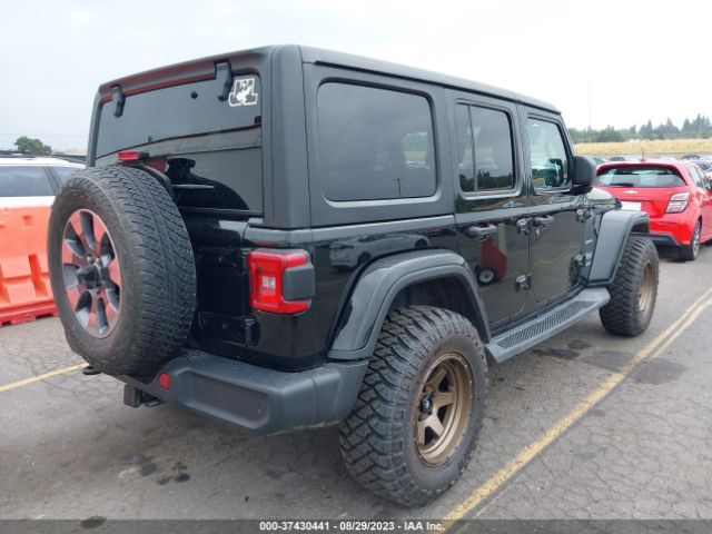 1C4HJXEG8JW164724 Jeep Wrangler Unlimited Sahara
