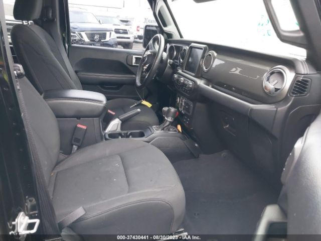 1C4HJXEG8JW164724 Jeep Wrangler Unlimited Sahara