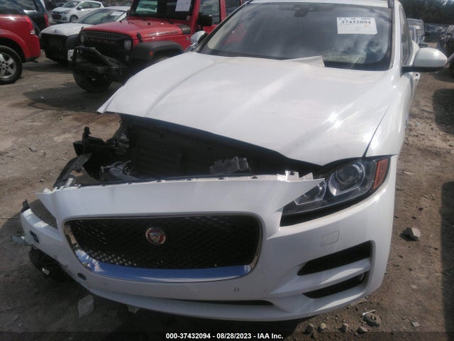 Jaguar F-pace 25t Premium 2018 SADCJ2FX6JA244391 Image 12