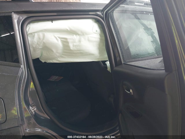 ZACNJDB18NPN59696 Jeep Renegade Latitude